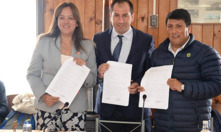 Gobierno Regional traspasa recursos a Municipalidad de Llanquihue para adquirir vehículos de emergencia