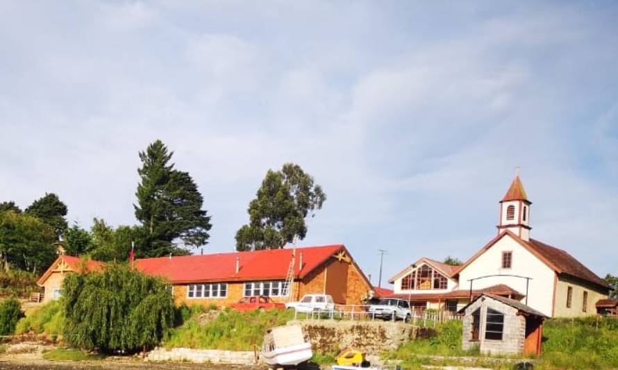 La escuela rural La Capilla se llamará  ahora Colegio Isla Tenglo