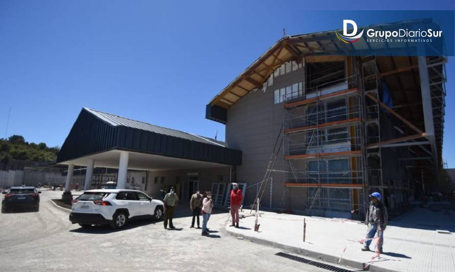 Autoridades visitaron obras del nuevo Hospital de Quellón