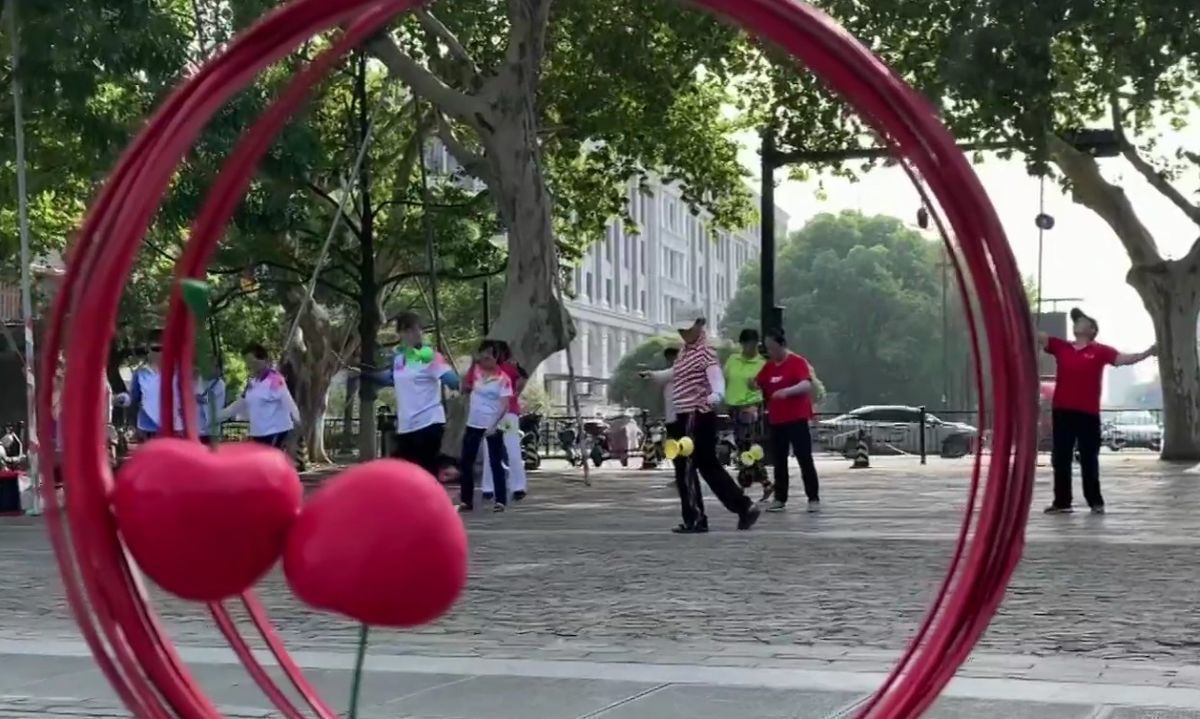 China tendrá una escultura de la cereza chilena en espacio público 