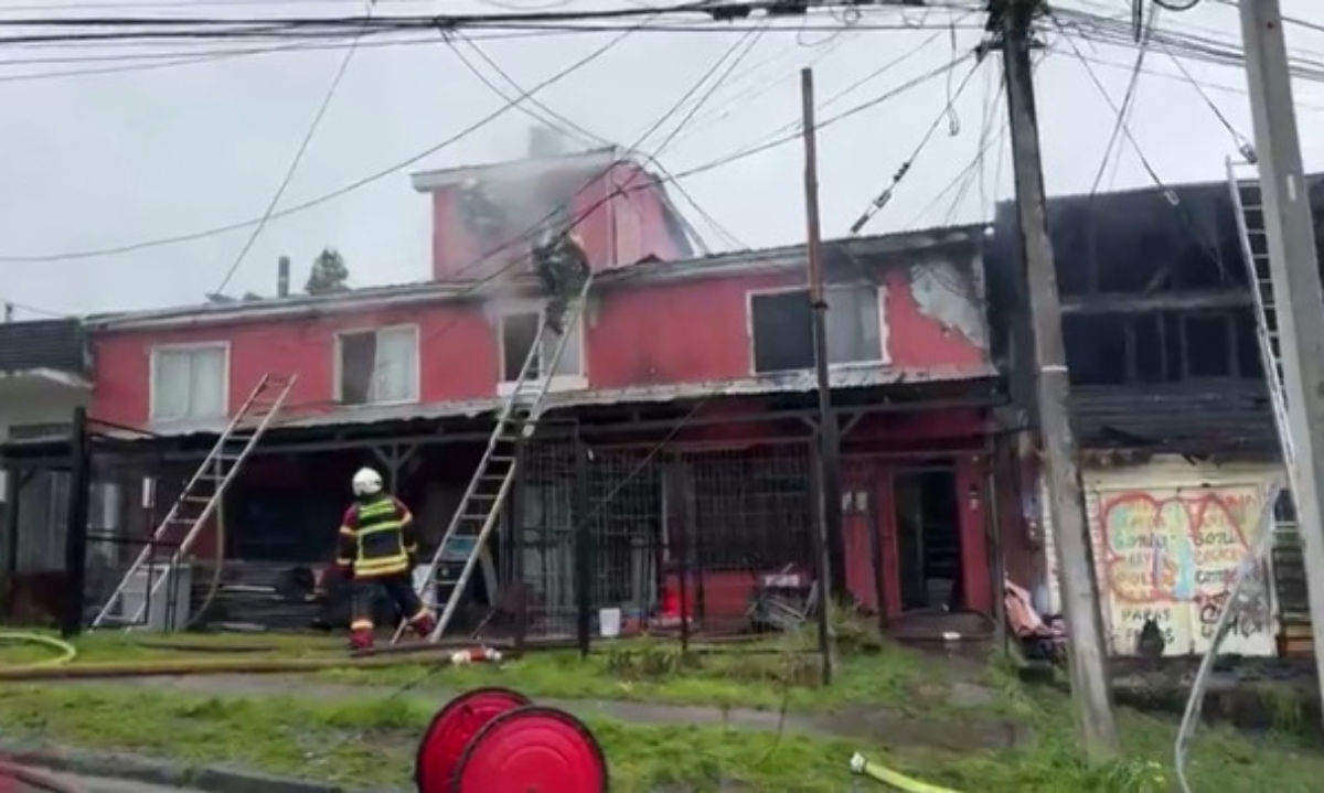 Incendio en Casa Abandonada se Propaga a Residencial: Vecinos Acusan Negligencia