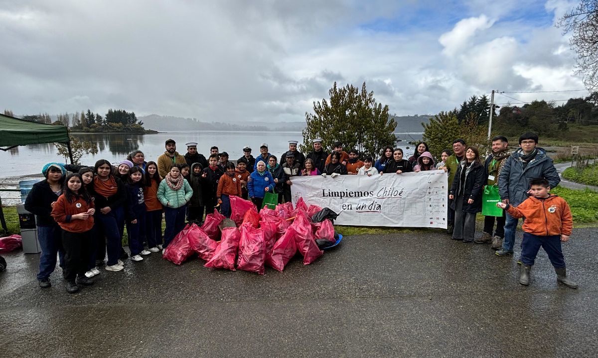 Operativo en Nercón recolecta 700 kilos de basura en el Día Nacional de Limpieza de Playas