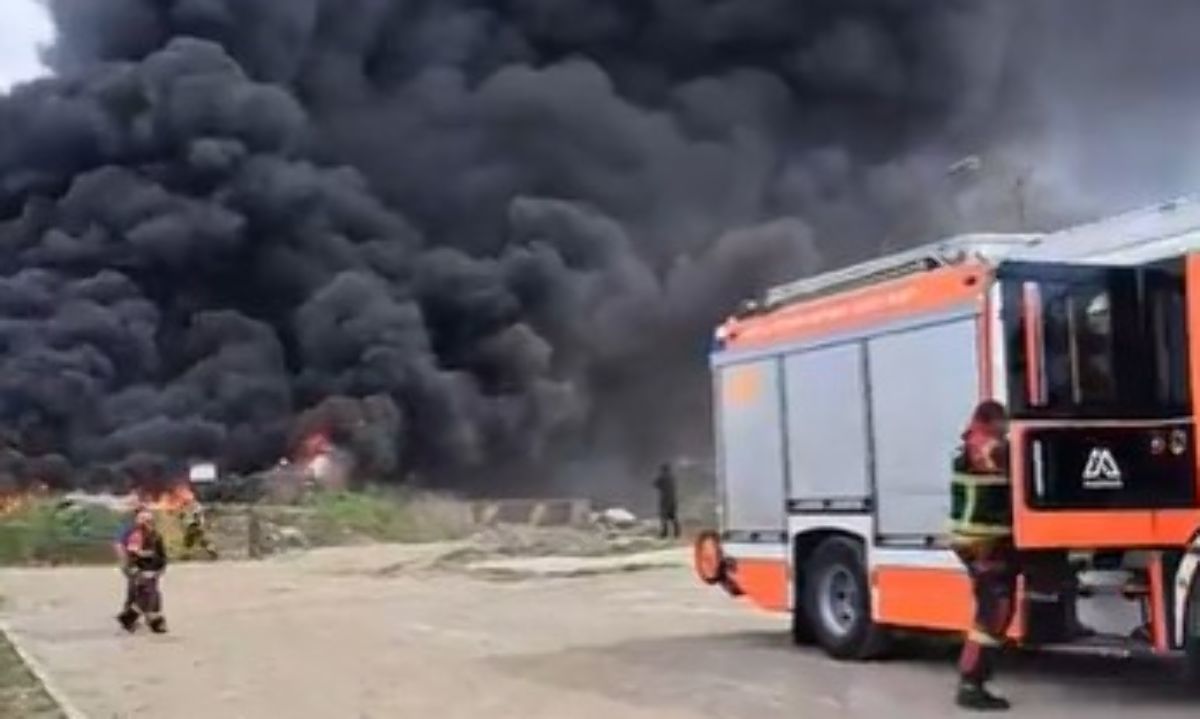 Incendio de neumáticos moviliza al cuerpo de bomberos de Puerto Montt