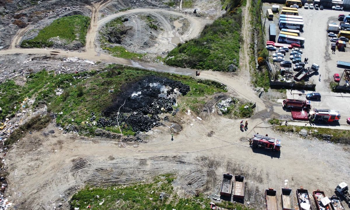 Bomberos logra controlar incendio de neumáticos que alertó al sector alto de Puerto Montt