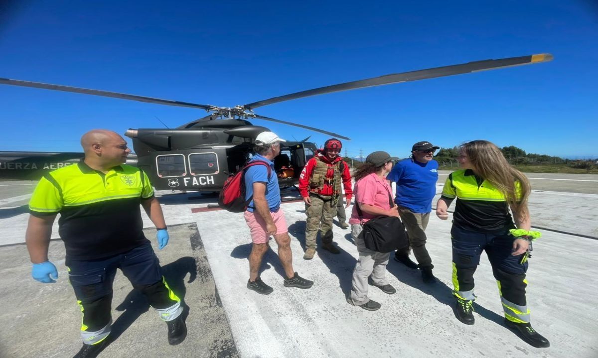 La FACh rescató a los cuatro tripulantes de un helicóptero civil que sufrió emergencia en Llanada Grande