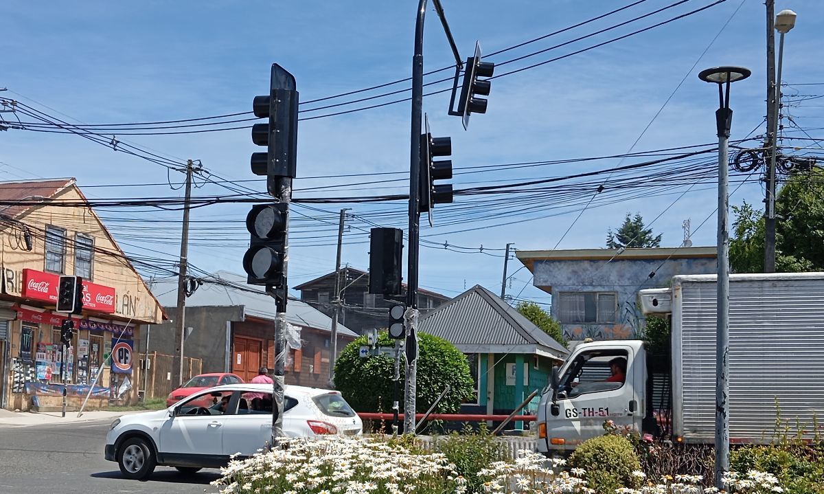 Chonchi estrena semáforo para mejorar seguridad vial